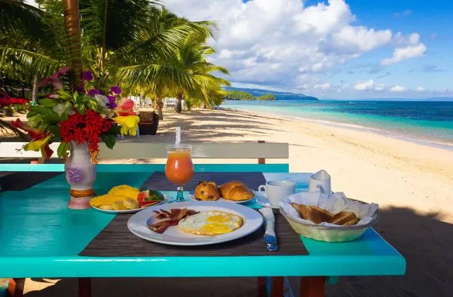 Hotel Playa Colibri petit desayuno en la playa